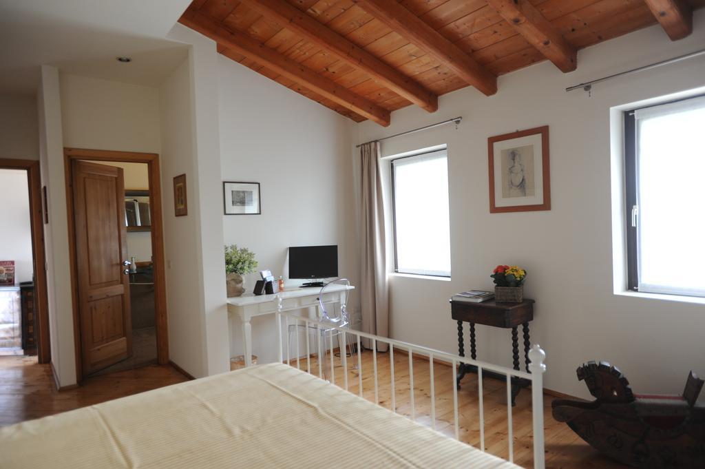 Monte Maino Bed & Breakfast Desenzano del Garda Zimmer foto