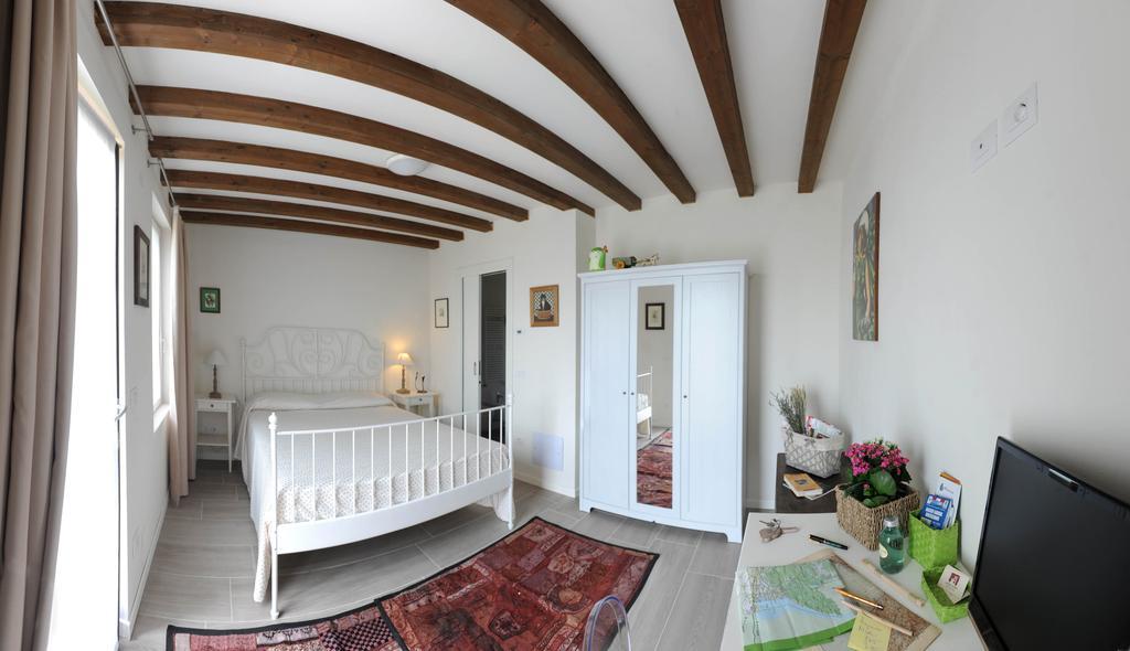 Monte Maino Bed & Breakfast Desenzano del Garda Zimmer foto