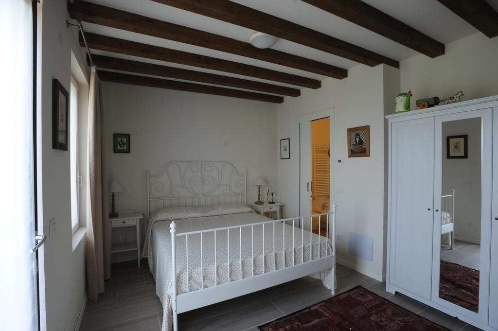Monte Maino Bed & Breakfast Desenzano del Garda Zimmer foto